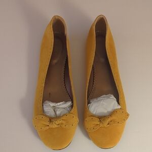 Elegant J Crew Suede Yellow Bow Women's Flats